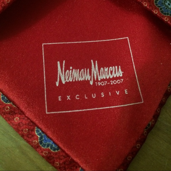 Absolutely Stunning Neiman Marcus Exclus Tie - Picture 5 of 8